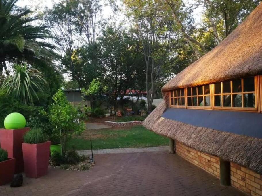 Chic Breeze Hotel Bloemfontein Eksteriør billede